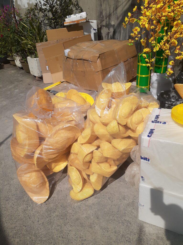 trang trí Tết 2026 cửa kính mặt tiền – decal 3 lớp