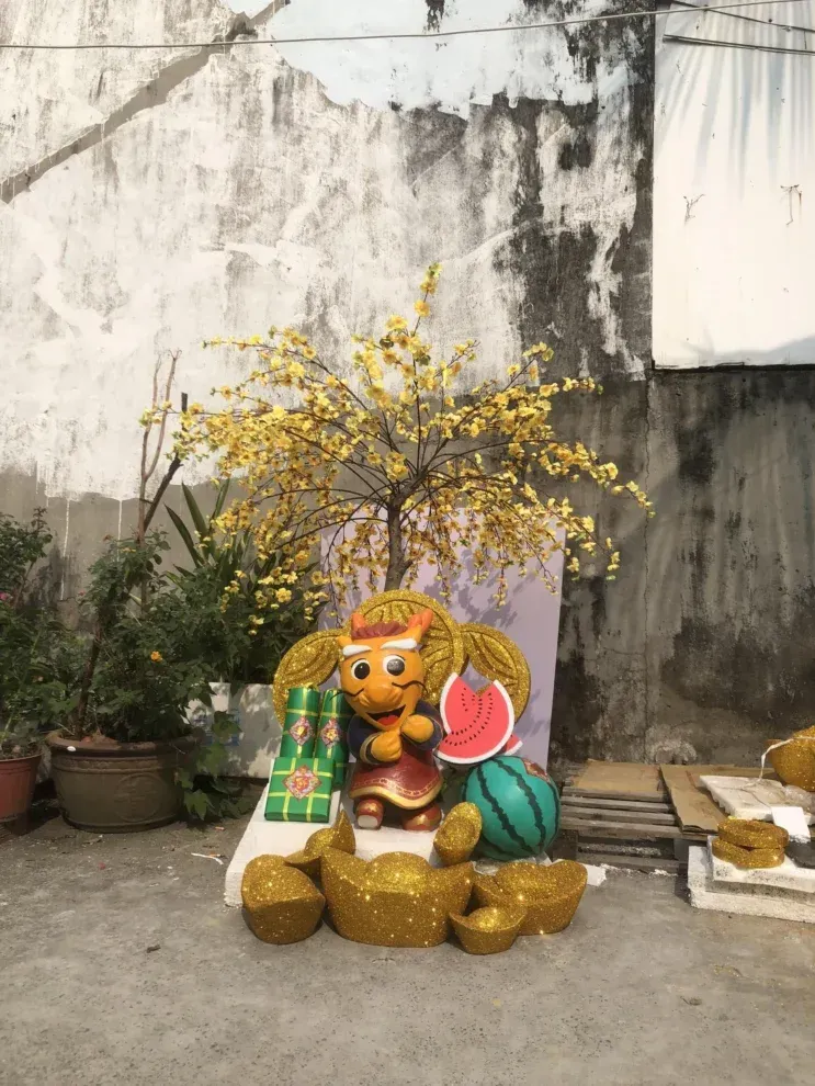 trang trí Tết 2026 khu vực thang cuốn TTTM – tĩnh, an toàn