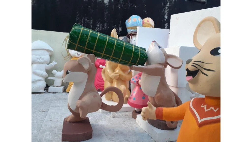 Đặt mai giả cao 2m trang trí Tết 2026 giá bao nhiêu?