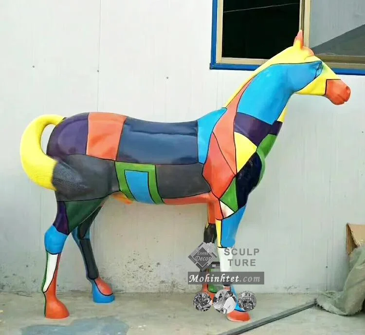 Cơ sở làm tượng ngựa composite trang trí Tết