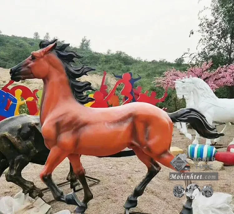 Sản xuất tượng ngựa bằng xốp nhẹ trang trí sự kiện