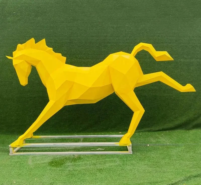 Nhận thi công tượng ngựa trang trí Tết 2026