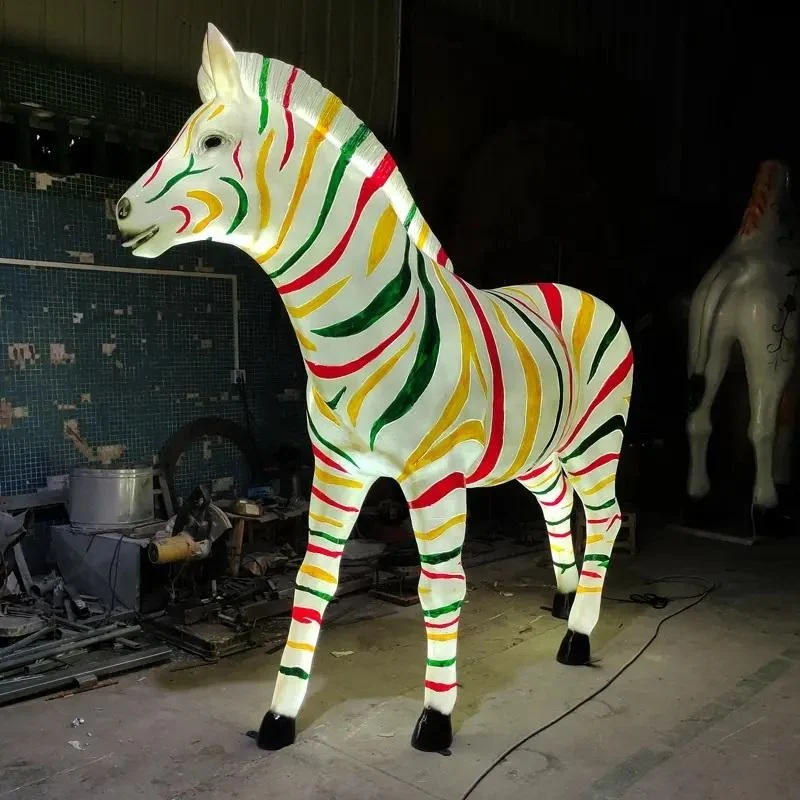 Đặt làm tượng ngựa vàng trang trí trung tâm thương mại