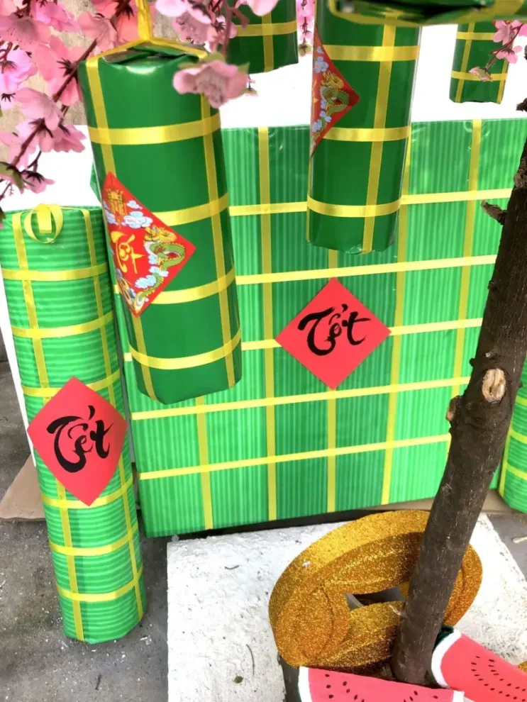 backdrop Tết 2026 in UV chống trầy – dựng khung sắt