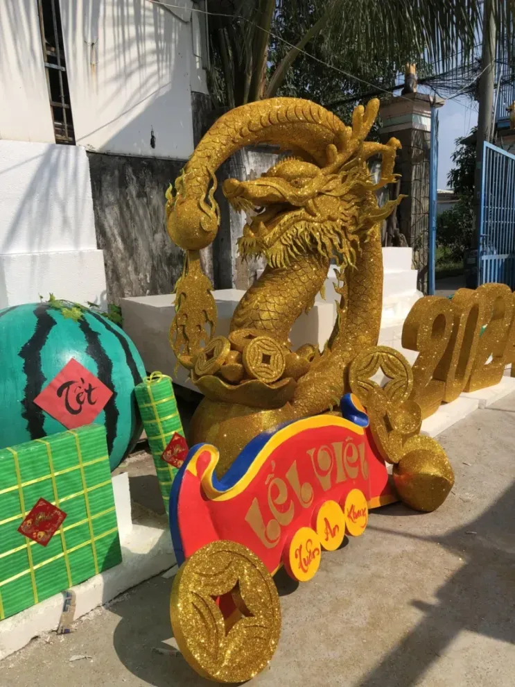 trang trí Tết 2026 chuỗi cửa hàng tiện lợi đồng nhất