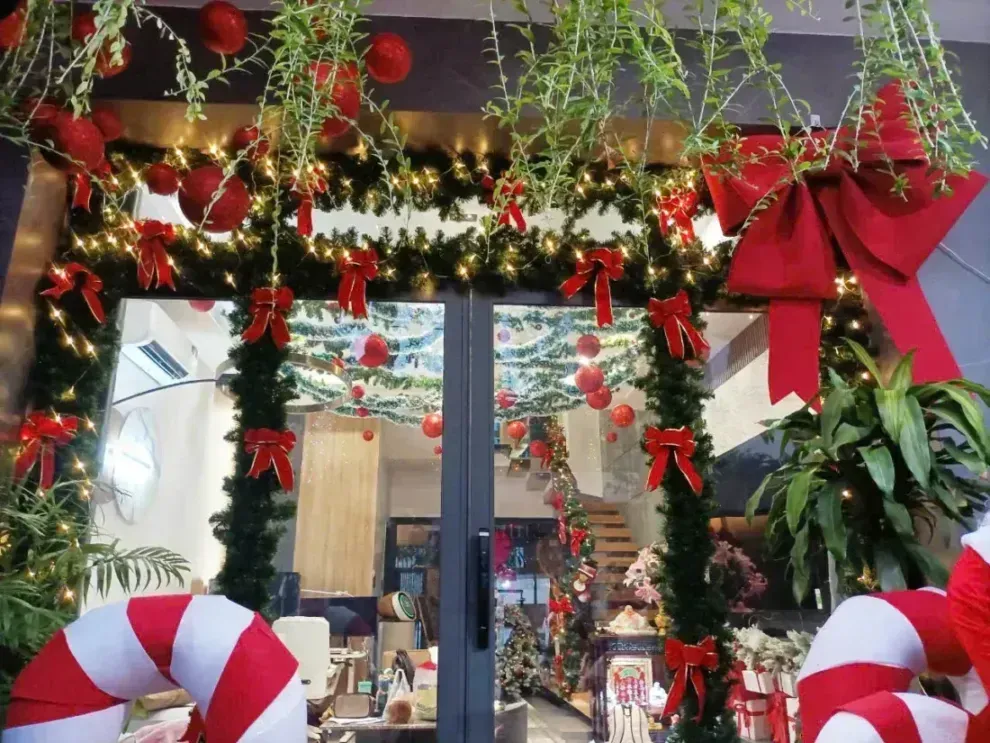 dịch vụ tháo dỡ bảo quản đồ noel sau mùa