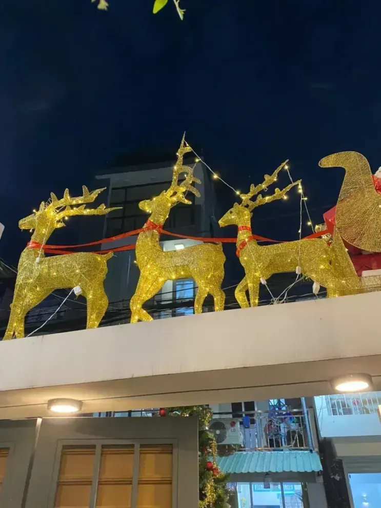 dịch vụ trang trí Noel cho siêu thị