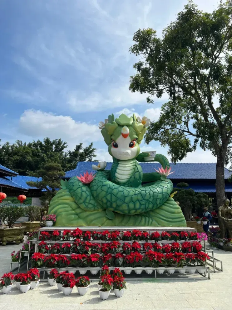 cổng tò vò Tết 2026 mai đào – cảm biến sáng