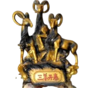 tượng dê lớn đặt lối vào khu thương mại